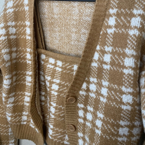 Almost Famous Plaid Two Piece Cardigan Tank Set | Size Medium - Picture 2 of 4